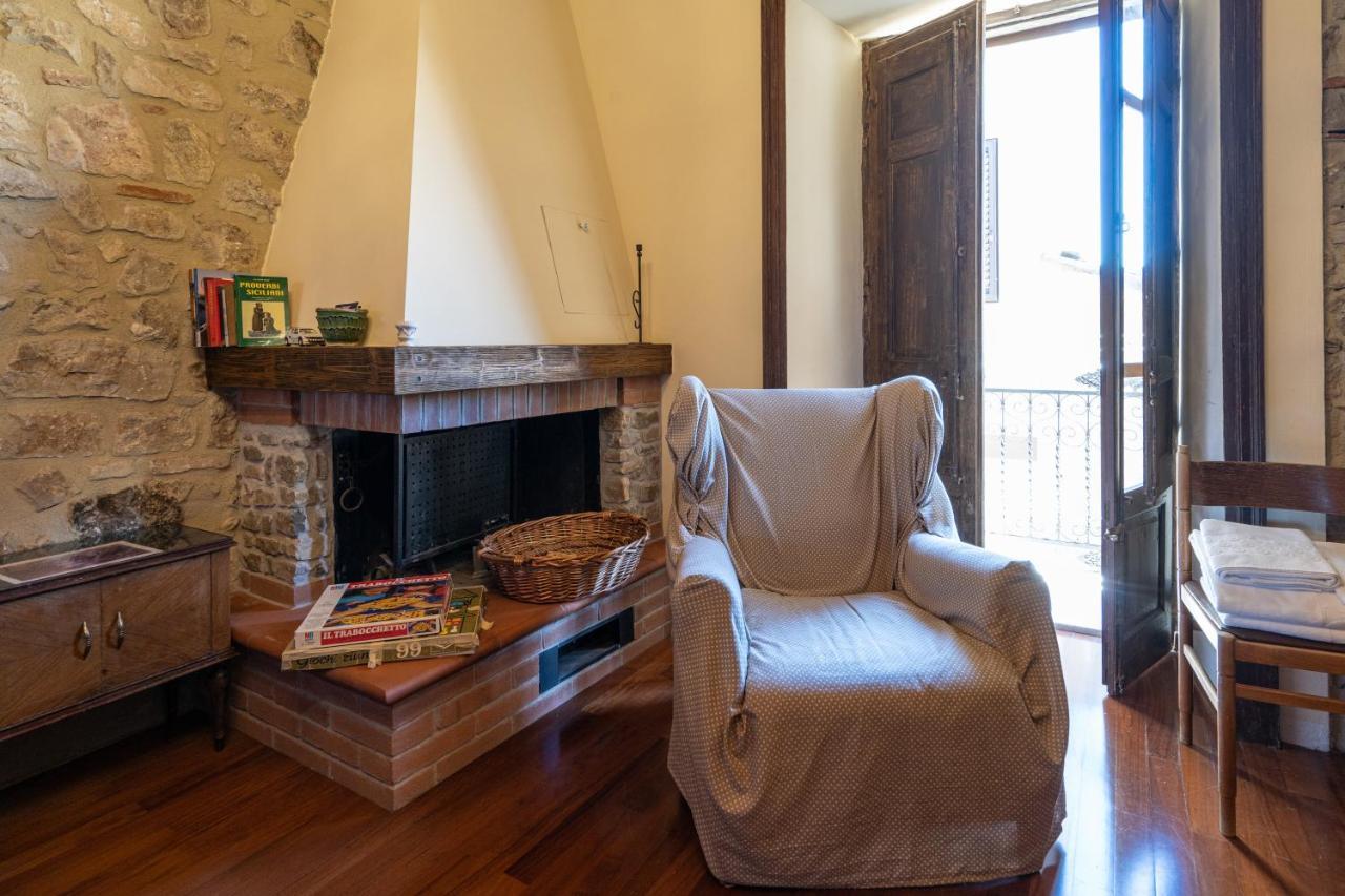 Casa Della Nonna Villa Caltavuturo Bagian luar foto